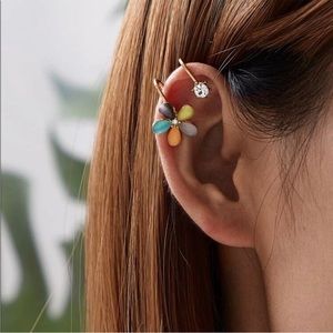 SPARKLY RHINESTONE & FLOWER EAR CUFF❌BACK IN STOCK